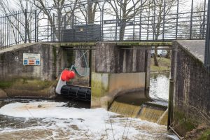 Stuw Asschat voorzien van EQA box - Modderkolk