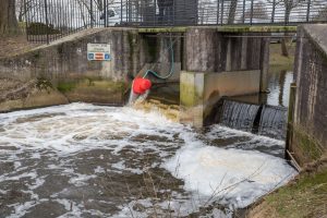 Stuw Asschat voorzien van EQA box - Modderkolk