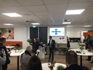 Simon ontvangt zijn Boost pionier prijs - Sociale innovatie - Smart Industry - Modderkolk