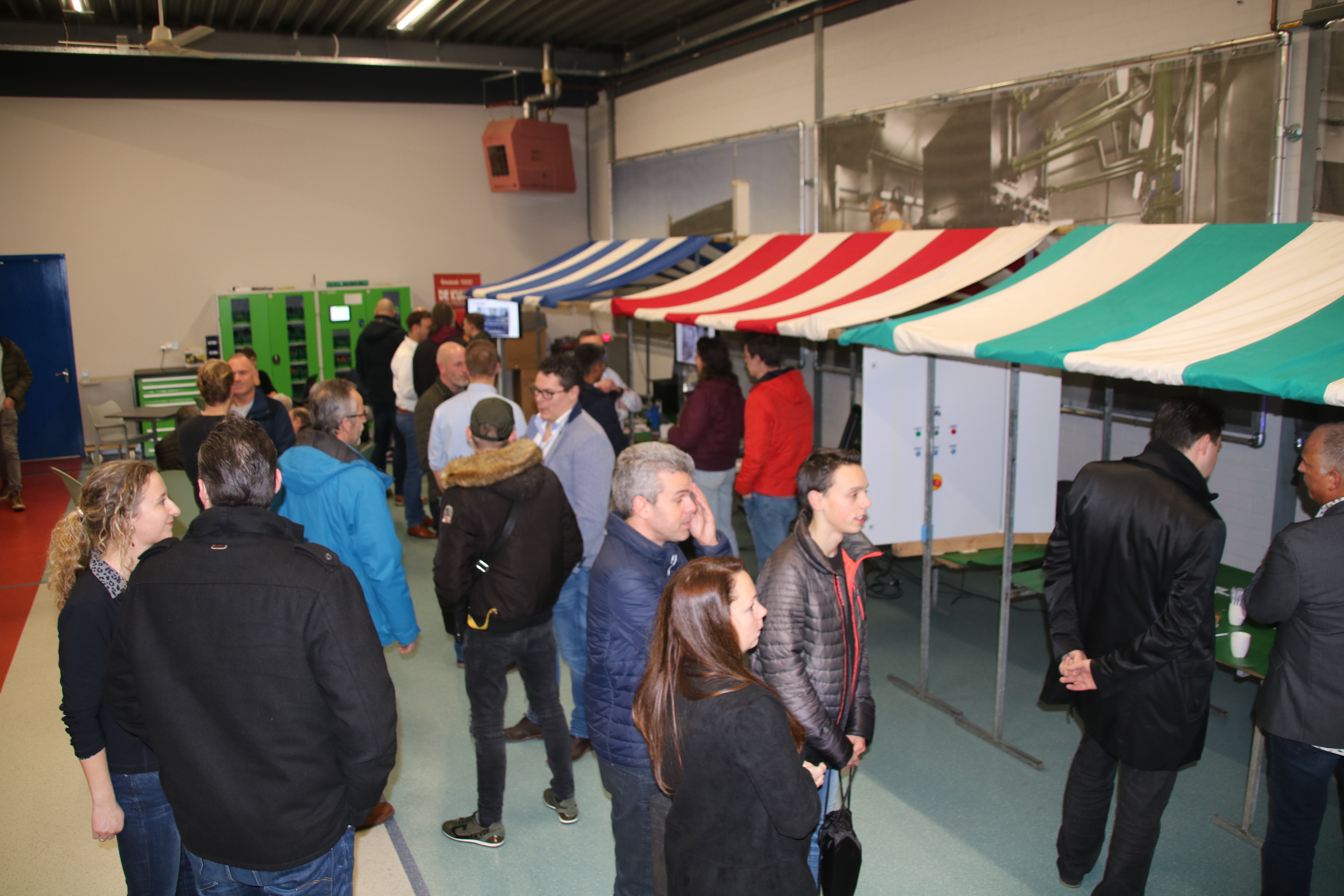 Eerste Technische Banenmarkt bij Modderkolk trekt veel geïnteresseerden!