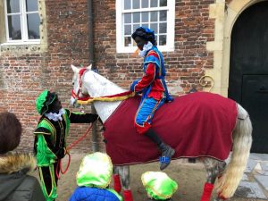 Sinterklaaskasteel Modderkolk kinderen van personeel