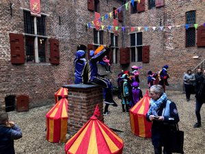 Sinterklaaskasteel Modderkolk kinderen van personeel